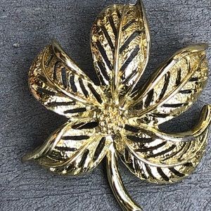 Sarah Coventry Vintage Leaf Brooch